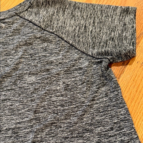 Under Armour Heathered Black Short Sleeve Loose Fit Tee Small - Picture 3 of 12